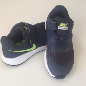 Nike Star Runner Sneaker